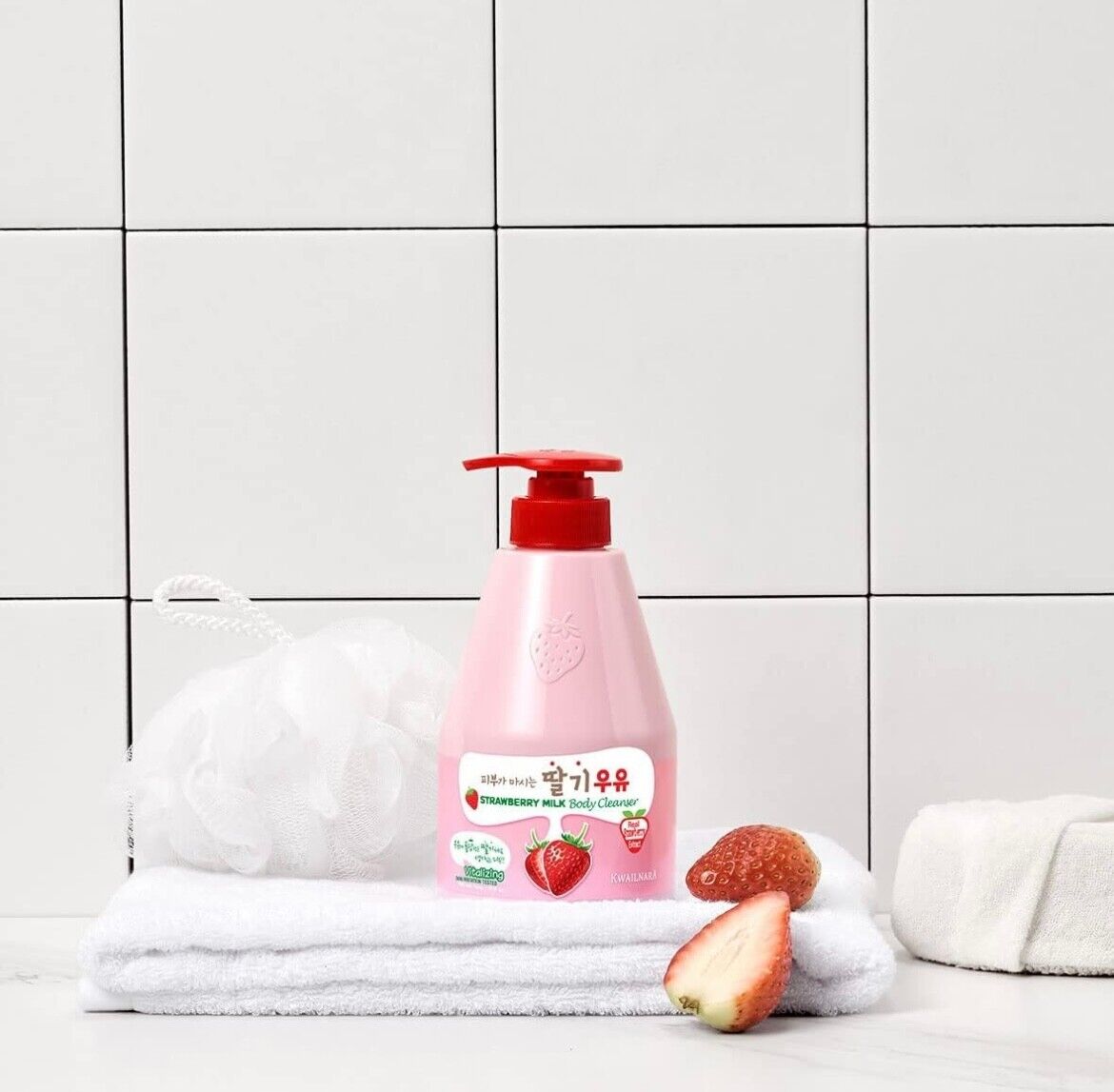 Milk Body Cleanser 560ml- Strawberry
